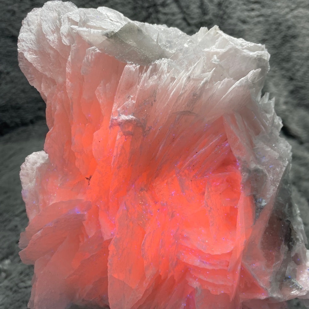 Raw crystal- PINK CALCITE- strong red UV reaction SHOW PIECE 6”x6”- 3”thick